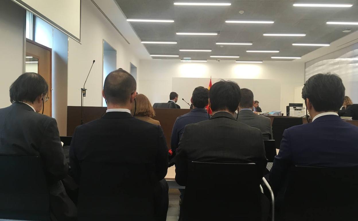 Directivos de la empresa japonesa FTM, en la Audiencia. 