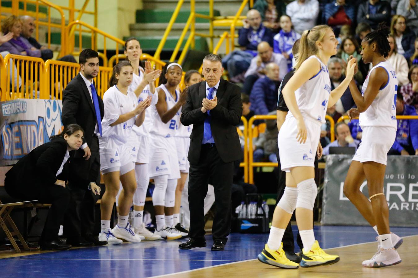 Partido CB Avenida - Olivais FC (92-49).