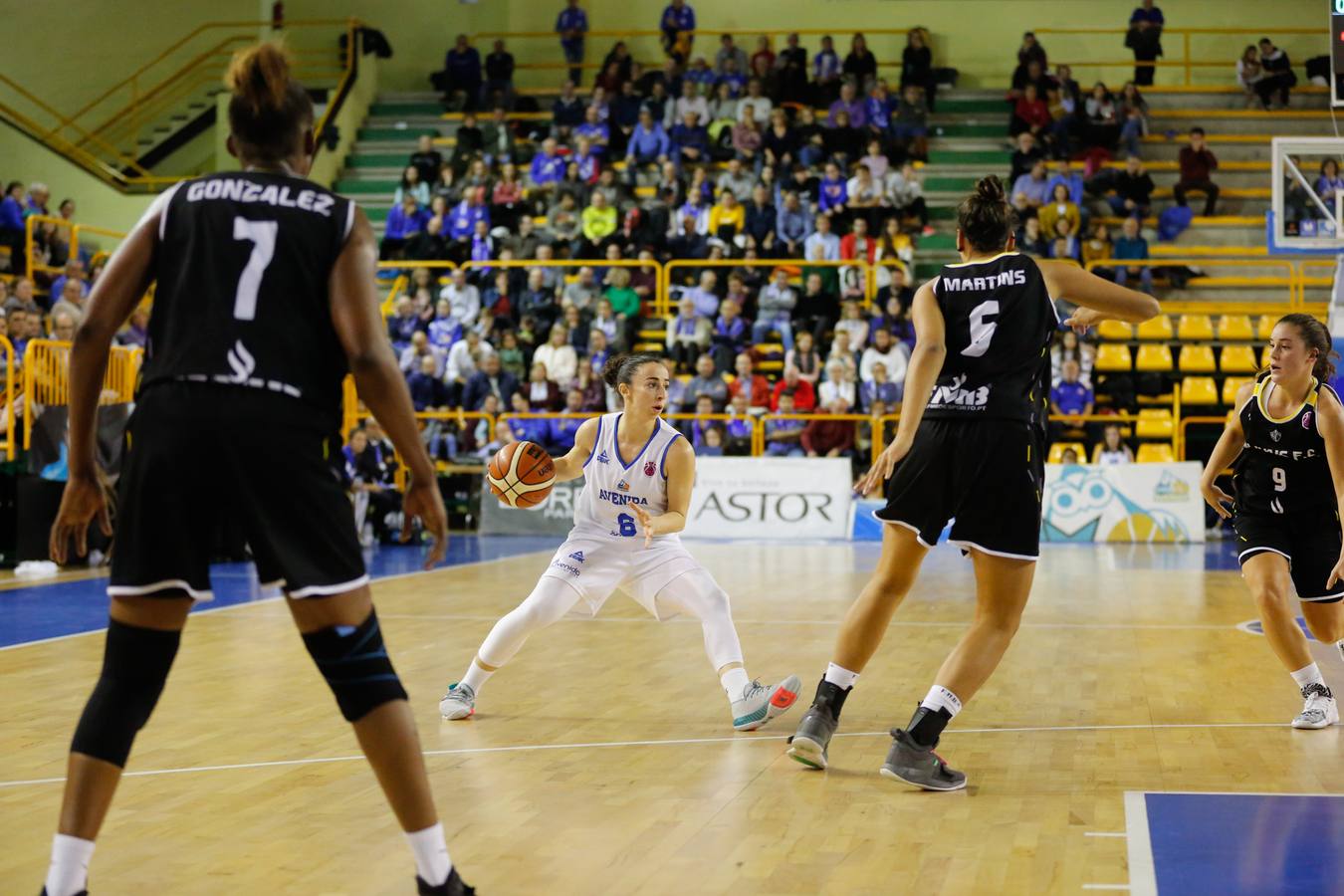 Partido CB Avenida - Olivais FC (92-49).