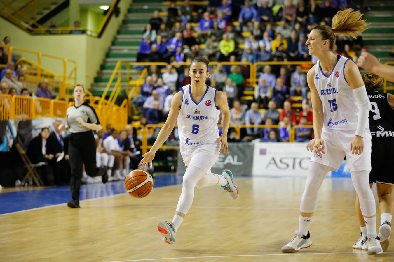 Partido CB Avenida - Olivais FC (92-49).