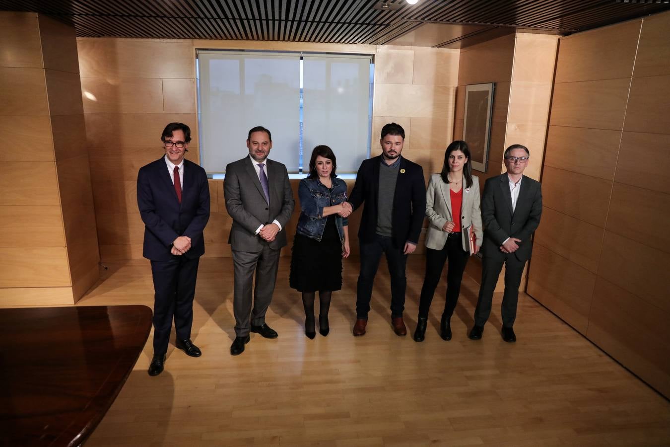 Reunión en el Congreso de los Diputados entre los equipos negociadores del PSOE y ERC. 