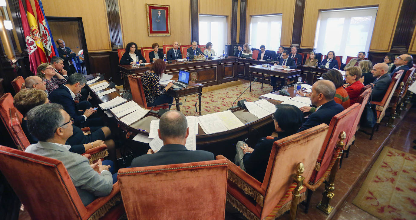 Pleno de presupuestos en el Ayuntamiento de León.