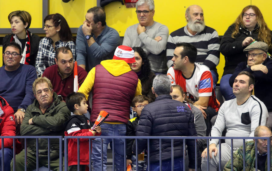 Fotos: Derrota del Balonmano Nava ante el Puente Genil (24-25) en un disputado partido