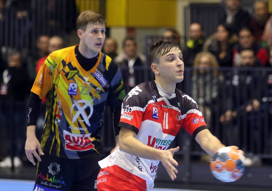 Fotos: Derrota del Balonmano Nava ante el Puente Genil (24-25) en un disputado partido