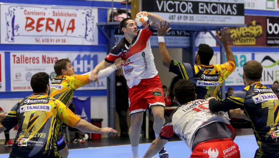 Fotos: Derrota del Balonmano Nava ante el Puente Genil (24-25)