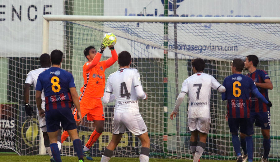 Fotos: La Gimnástica Segoviana golea al Júpiter leonés