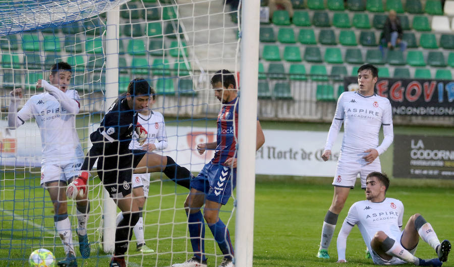 Fotos: La Gimnástica Segoviana golea al Júpiter leonés