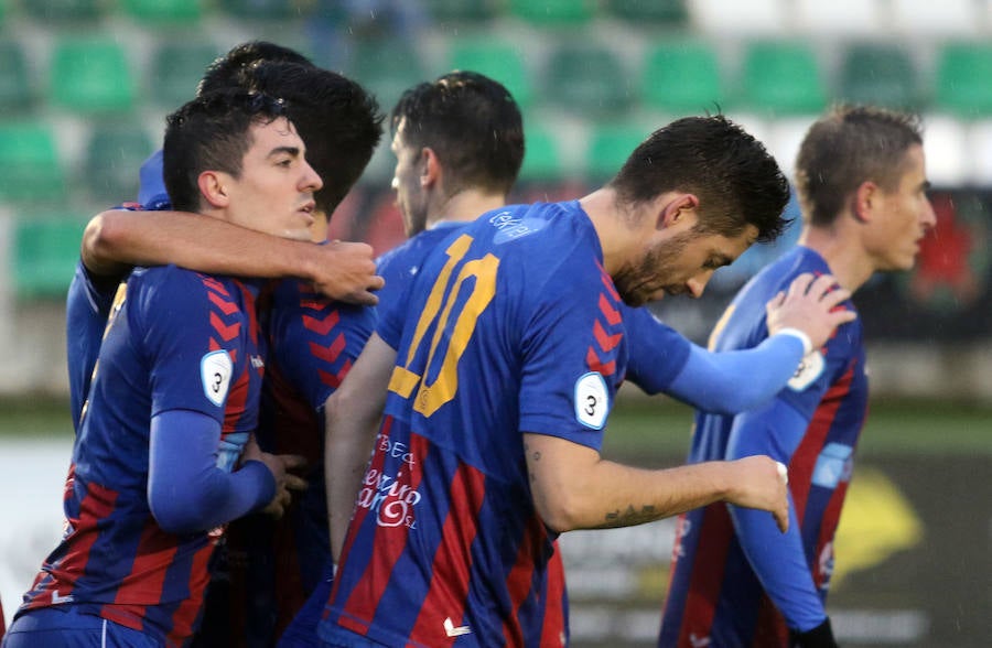 Fotos: La Gimnástica Segoviana golea al Júpiter leonés