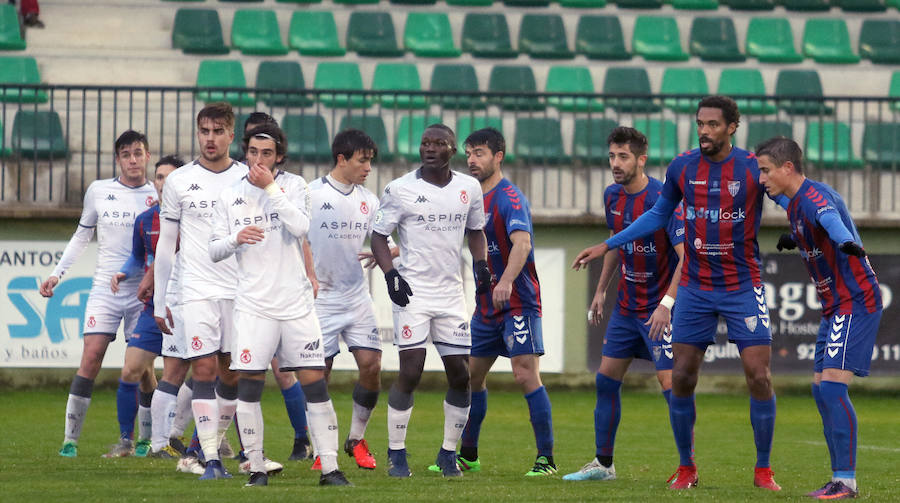 Fotos: La Gimnástica Segoviana golea al Júpiter leonés