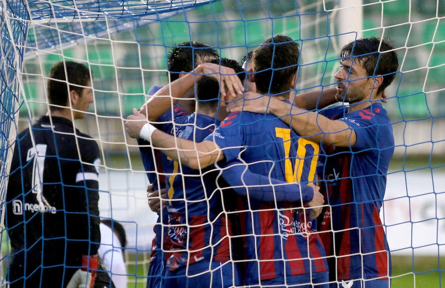 Fotos: La Gimnástica Segoviana golea al Júpiter leonés