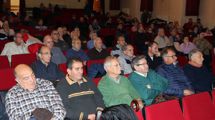 Fotos: La Gimnastica Segoviana informa sobre la conversión en Sociedad Anónima Deportiva