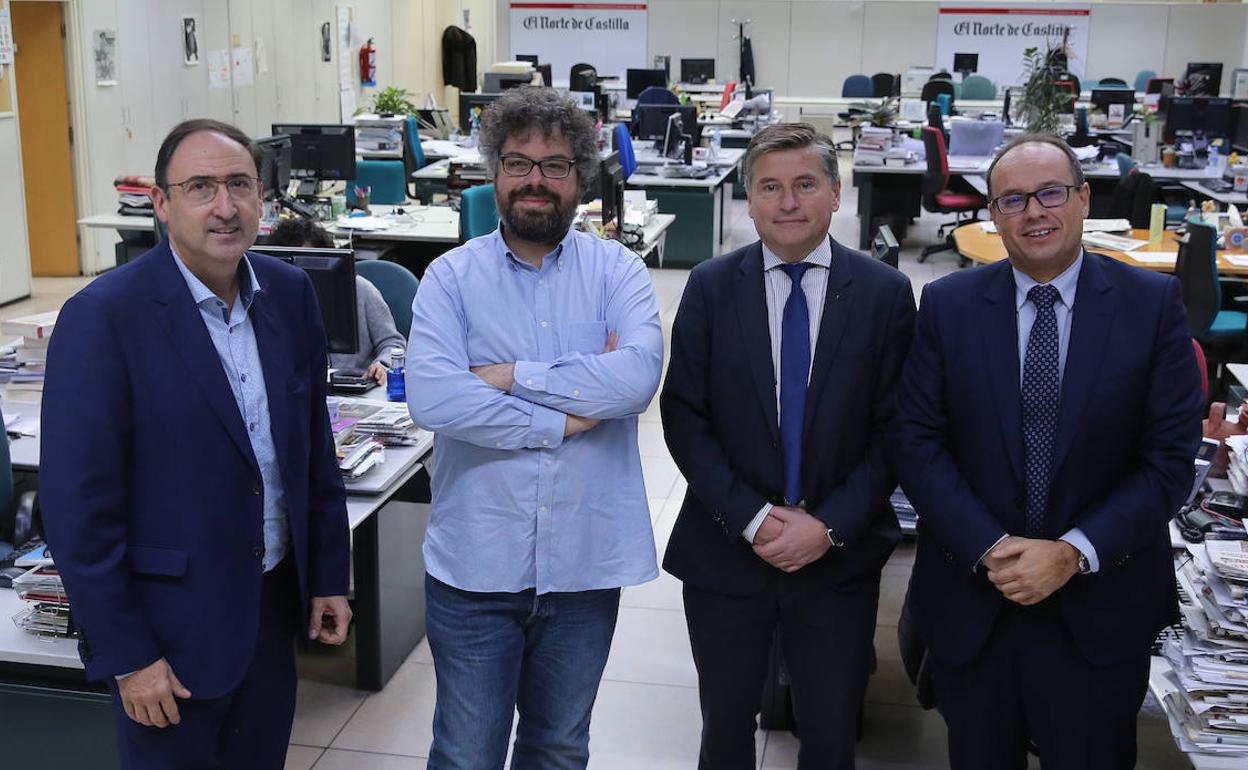 De izquierda a derecha, Alfonso Polanco, Sergio del Molino, José Manuel Millán y Carlos Raúl de Pablos en la redacción de El Norte de Castilla en Valladolid, justo antes de comenzar el debate.