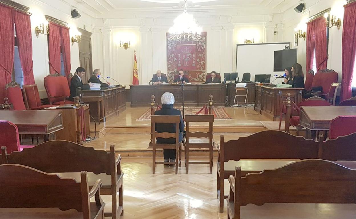 Sesión suspendida del juicio en la Audiencia Provincial de León.