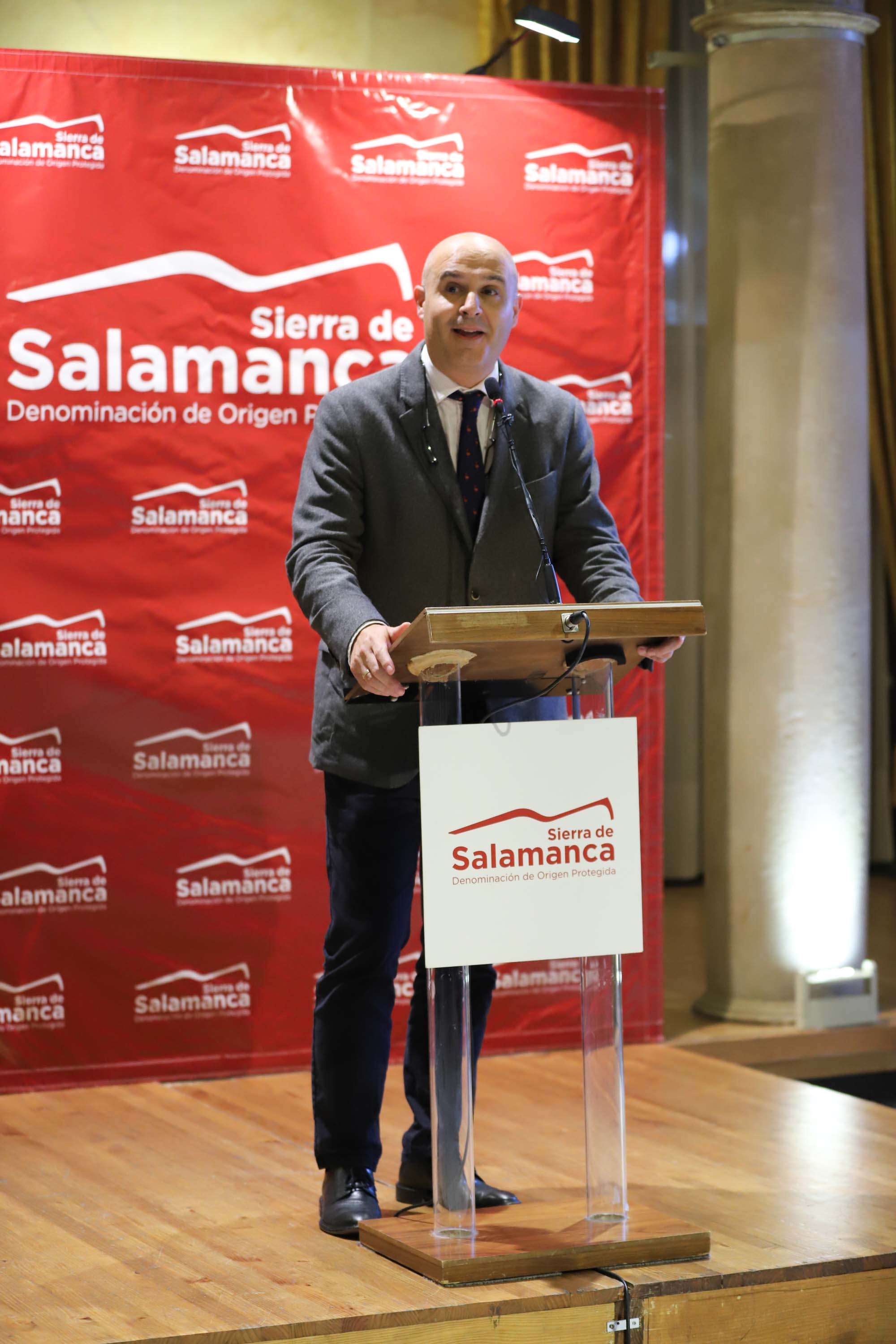 La gala de 2019 se celebró, un año más, en el incomparable marco del Casino de Salamanca, adornado para la ocasión con estandartes bordados con motivos serranos de Mogarraz y San Esteban de la Sierra