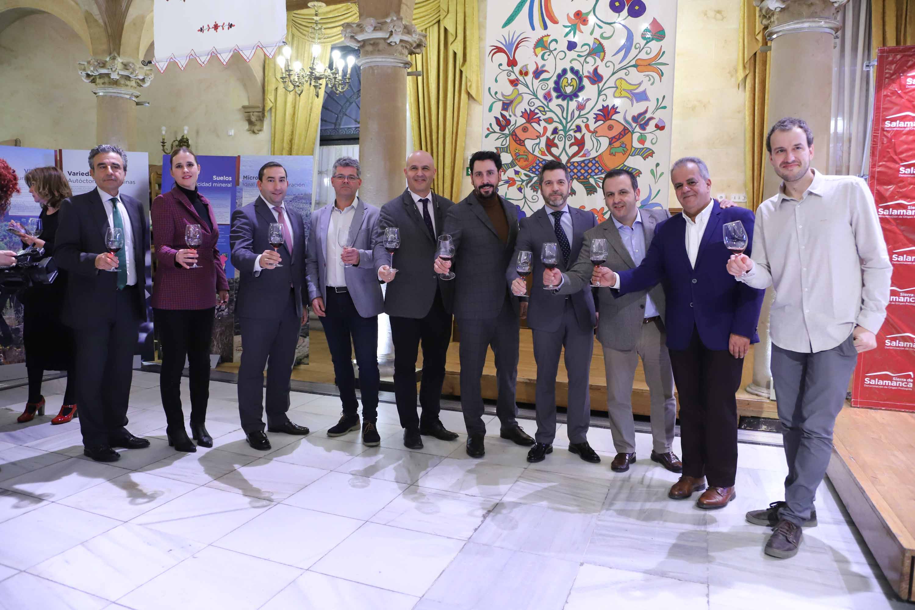 La gala de 2019 se celebró, un año más, en el incomparable marco del Casino de Salamanca, adornado para la ocasión con estandartes bordados con motivos serranos de Mogarraz y San Esteban de la Sierra