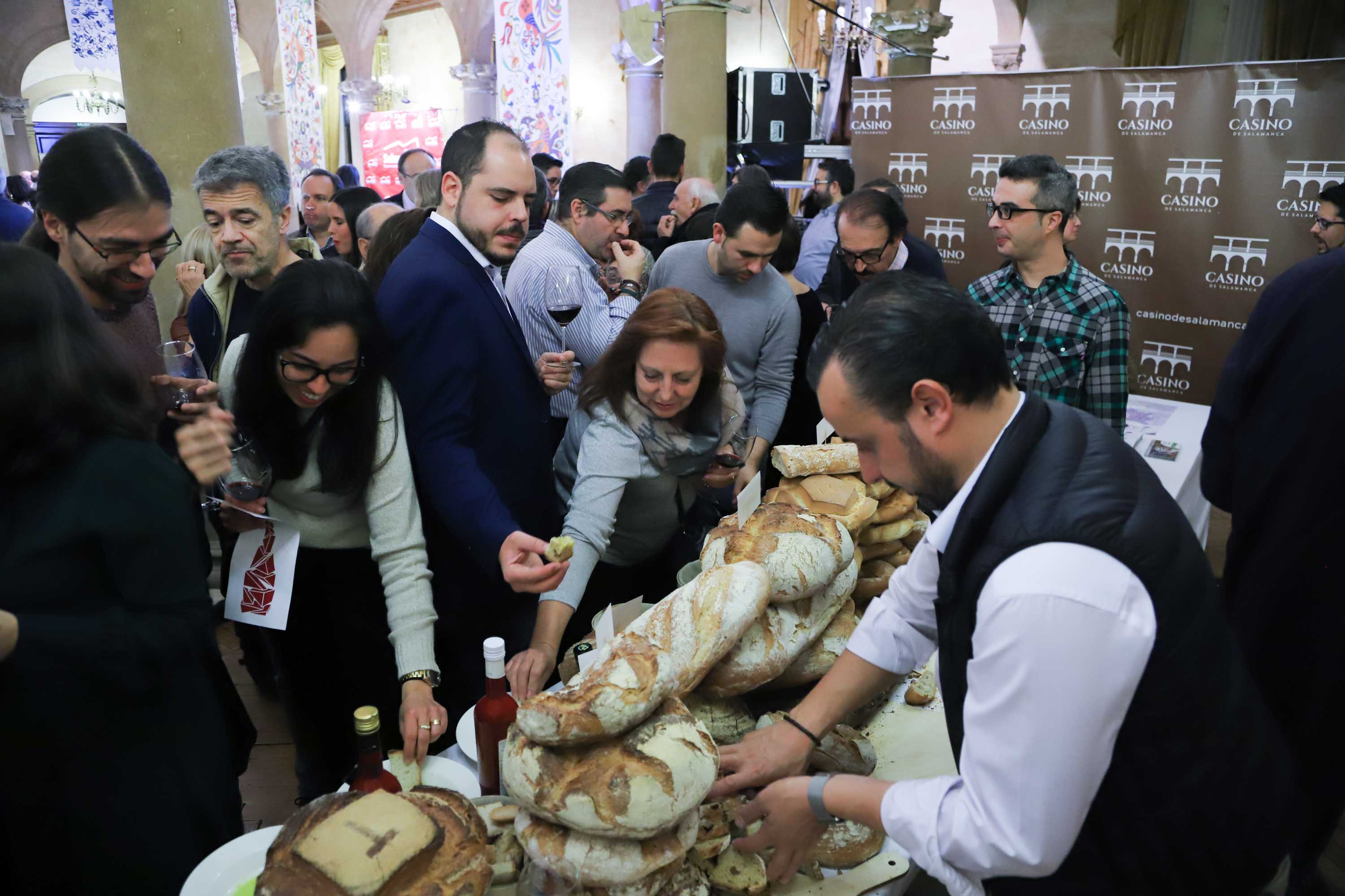 La gala de 2019 se celebró, un año más, en el incomparable marco del Casino de Salamanca, adornado para la ocasión con estandartes bordados con motivos serranos de Mogarraz y San Esteban de la Sierra