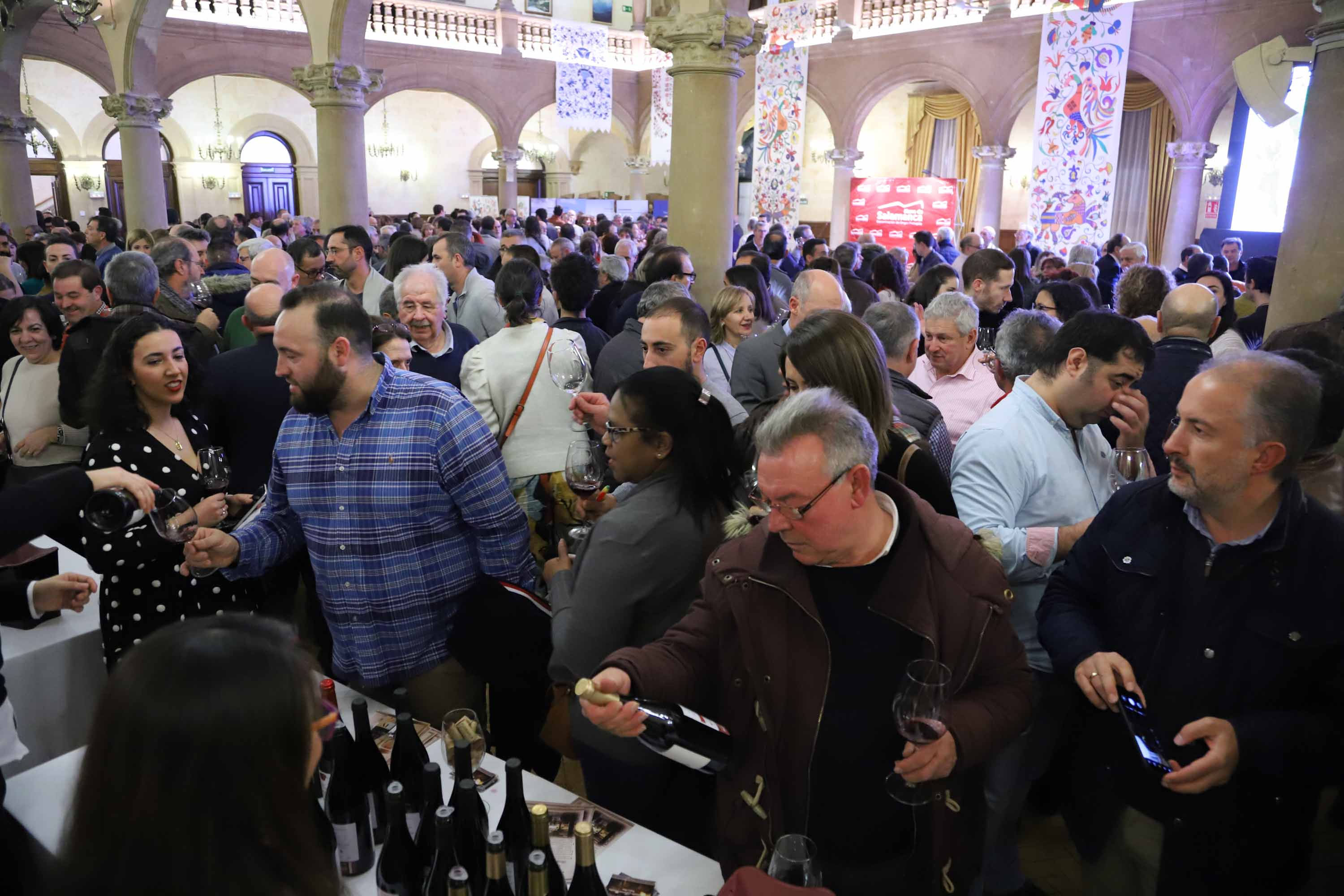 La gala de 2019 se celebró, un año más, en el incomparable marco del Casino de Salamanca, adornado para la ocasión con estandartes bordados con motivos serranos de Mogarraz y San Esteban de la Sierra