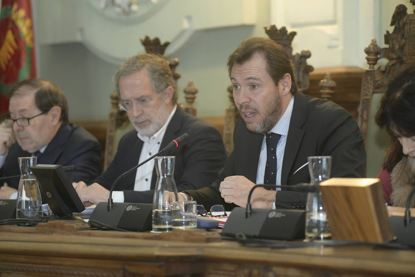 El Grupo Municipal Popular no ha logrado que el Pleno del Ayuntamiento de Valladolid acuerde reprobar al alcalde socialista de León, José Antonio Diez, por sus declaraciones sobre Óscar Puente y sobre la «ruptura» de la Comunidad, ni tampoco «criticar enérgicamente», en una última propuesta matizada 'in voce' durante el debate.