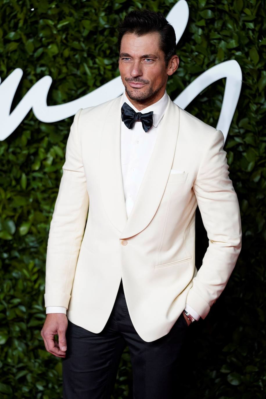 El modelo David Gandy no quiso arriesgar y apostó por un clásico esmoquin.