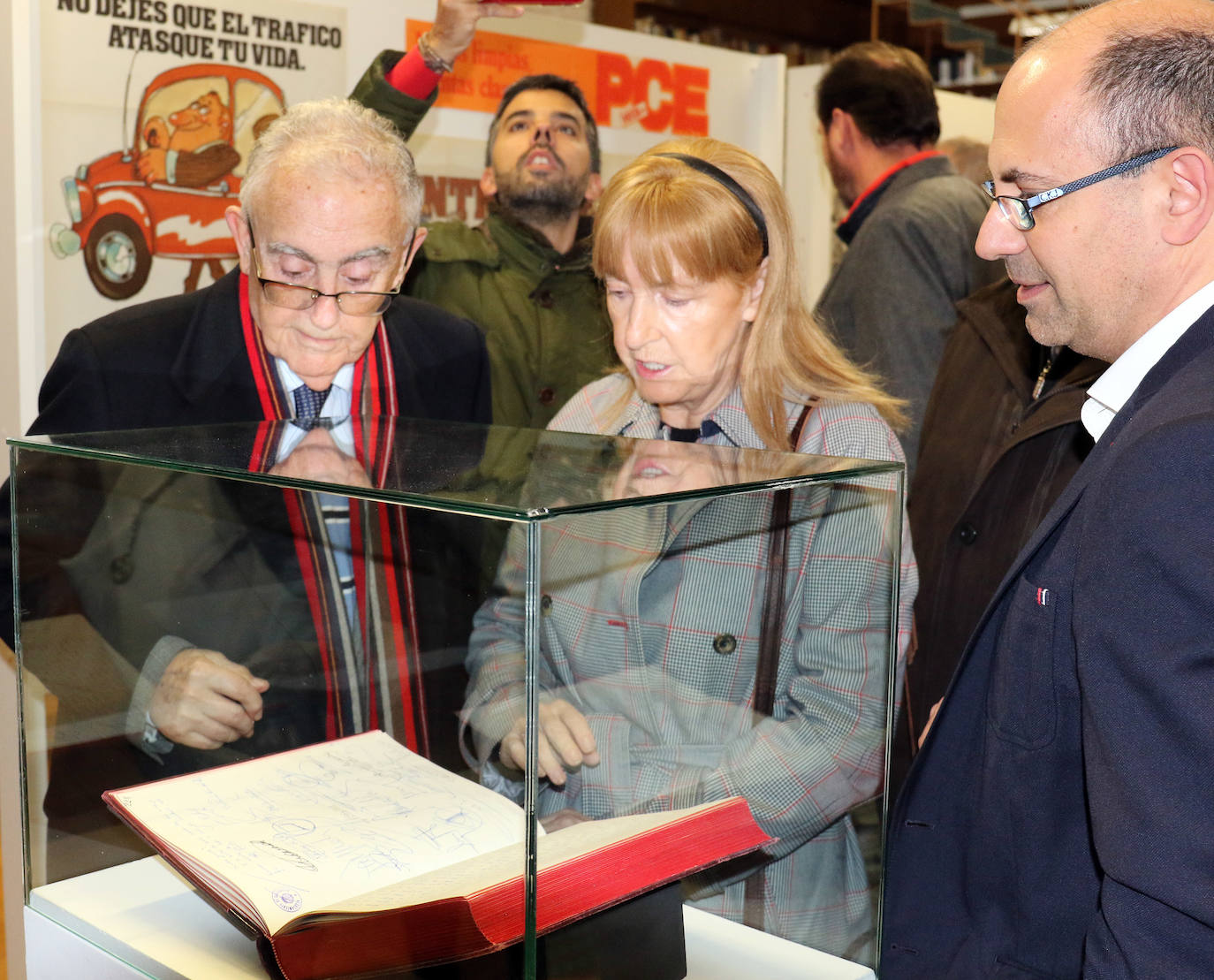 El Archivo Municipal acoge la exposición '40 años de democracia en Valladolid'. Rememora con fotografías, documentos y propaganda las elecciones municipales del 3 de abril de 1979. 