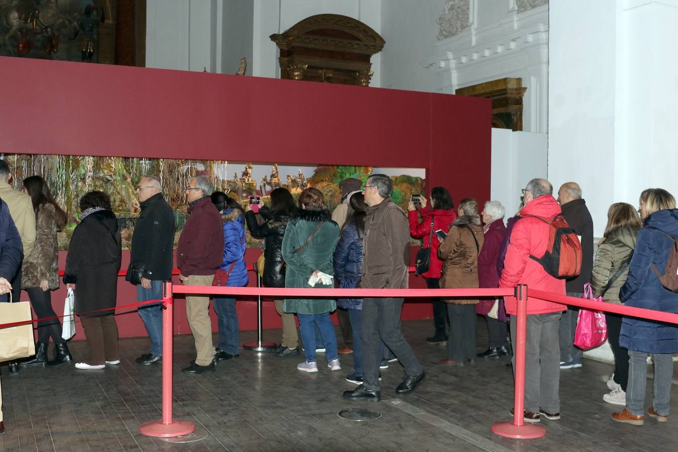 El montaje instalado en la sala de exposiciones de Las Francesas, con dos grandes lagos e islas flotantes, puede visitarse hasta el 6 de enero