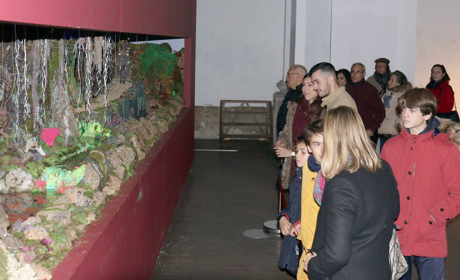 El montaje instalado en la sala de exposiciones de Las Francesas, con dos grandes lagos e islas flotantes, puede visitarse hasta el 6 de enero