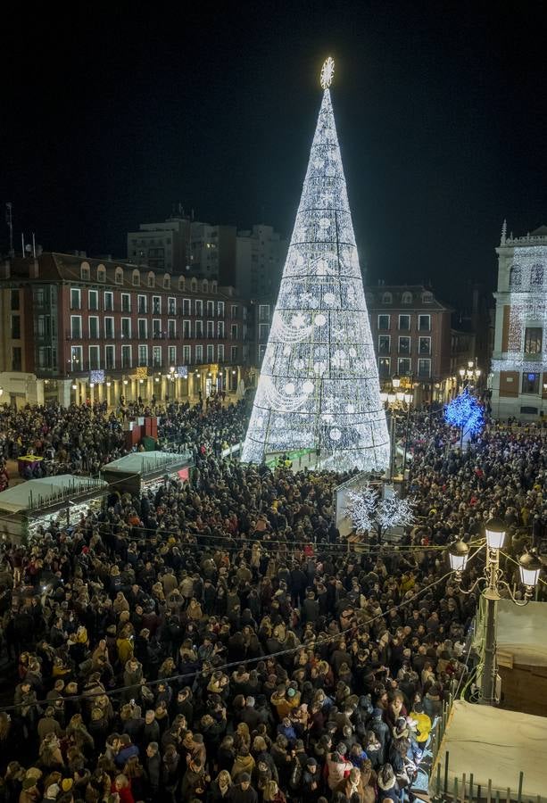 Que además contó con un recital de villancicos a cargo de Cover Club en el balcón consistorial dentro de los actos navideños organizados por el Ayuntamiento