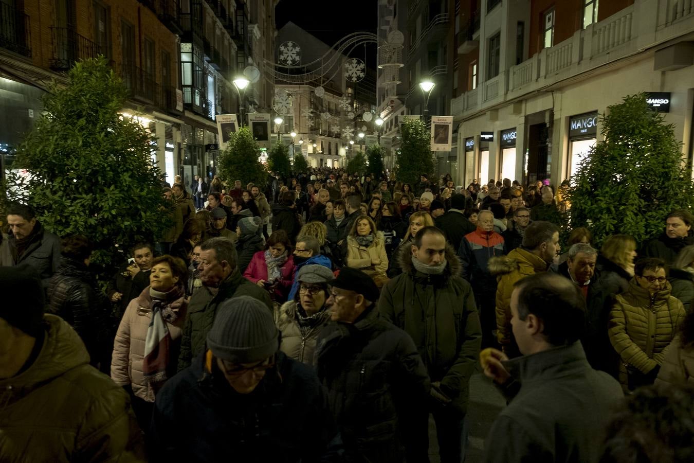 Que además contó con un recital de villancicos a cargo de Cover Club en el balcón consistorial dentro de los actos navideños organizados por el Ayuntamiento