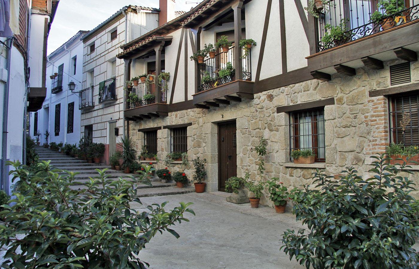 Una calle de Candeleda, Ávila.