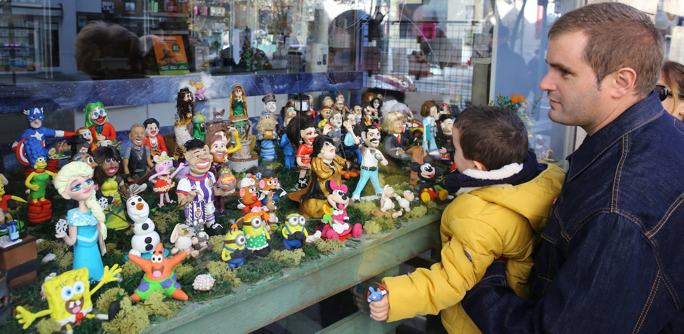 Belén de plastilina en la farmacia de la calle Torrecilla. 