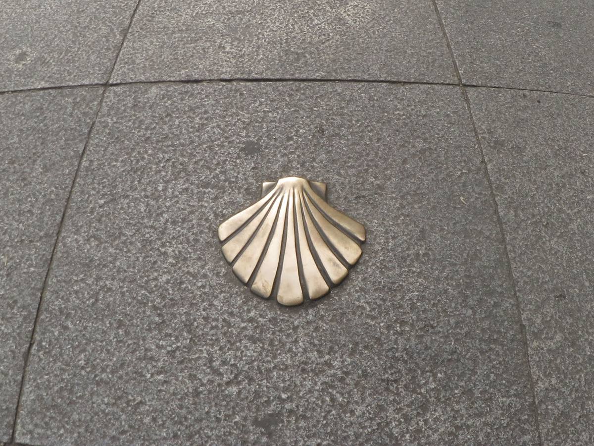 Concha jacobea en la calle Santiago.