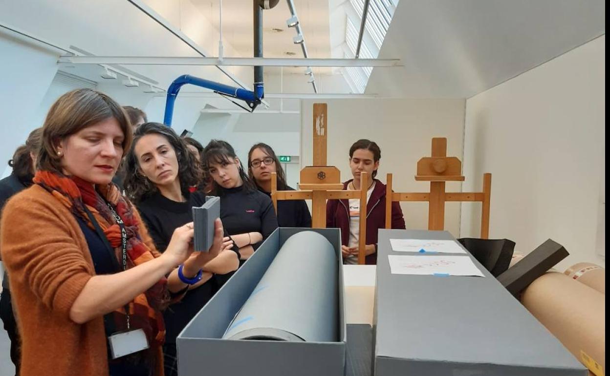 Alumnos y profesores durante su visita al Rijksmuseum. 