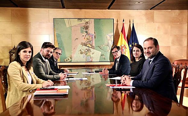 Los equipos negociadores de PSOE y ERC comienzan su segunda reunión. 