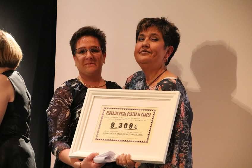 El centro cultural Eloy Arribas ha acogido este fin de semana la presentación del calendario erótico en el que vecinos de Pedrajas de San Esteban posan con fines benéficos, con el objetivo de recaudar fondos para causas solidarias. El pasado calendario (el de este año 2019) consiguió dinero para la Asociación Española para el Cáncer. La recaudación por la venta de la edición del próximo año se destinará a la Asociación de Familiares de Enfermos de Alzhéimer y otras demencias de la comarca de Íscar.
