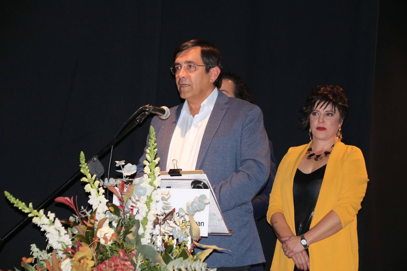 El centro cultural Eloy Arribas ha acogido este fin de semana la presentación del calendario erótico en el que vecinos de Pedrajas de San Esteban posan con fines benéficos, con el objetivo de recaudar fondos para causas solidarias. El pasado calendario (el de este año 2019) consiguió dinero para la Asociación Española para el Cáncer. La recaudación por la venta de la edición del próximo año se destinará a la Asociación de Familiares de Enfermos de Alzhéimer y otras demencias de la comarca de Íscar.