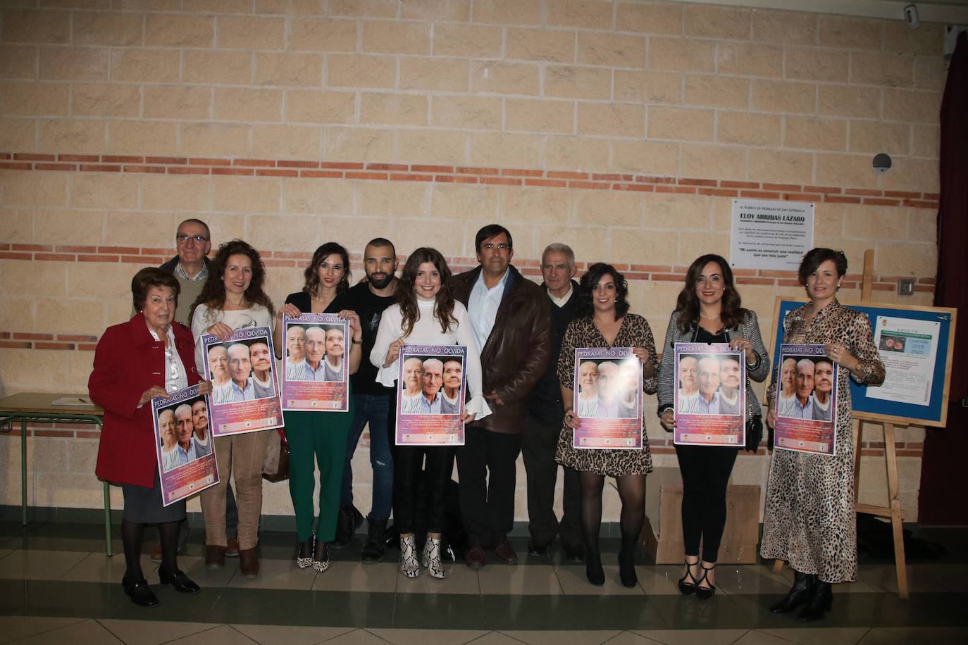 El centro cultural Eloy Arribas ha acogido este fin de semana la presentación del calendario erótico en el que vecinos de Pedrajas de San Esteban posan con fines benéficos, con el objetivo de recaudar fondos para causas solidarias. El pasado calendario (el de este año 2019) consiguió dinero para la Asociación Española para el Cáncer. La recaudación por la venta de la edición del próximo año se destinará a la Asociación de Familiares de Enfermos de Alzhéimer y otras demencias de la comarca de Íscar.