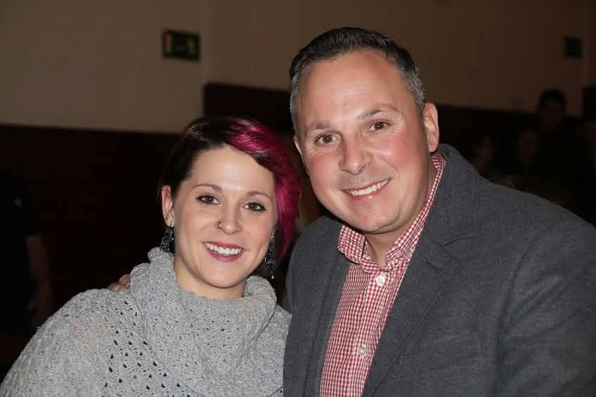 El centro cultural Eloy Arribas ha acogido este fin de semana la presentación del calendario erótico en el que vecinos de Pedrajas de San Esteban posan con fines benéficos, con el objetivo de recaudar fondos para causas solidarias. El pasado calendario (el de este año 2019) consiguió dinero para la Asociación Española para el Cáncer. La recaudación por la venta de la edición del próximo año se destinará a la Asociación de Familiares de Enfermos de Alzhéimer y otras demencias de la comarca de Íscar.