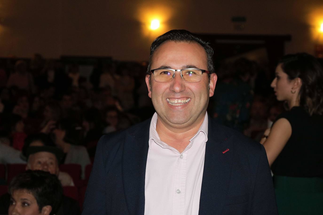 El centro cultural Eloy Arribas ha acogido este fin de semana la presentación del calendario erótico en el que vecinos de Pedrajas de San Esteban posan con fines benéficos, con el objetivo de recaudar fondos para causas solidarias. El pasado calendario (el de este año 2019) consiguió dinero para la Asociación Española para el Cáncer. La recaudación por la venta de la edición del próximo año se destinará a la Asociación de Familiares de Enfermos de Alzhéimer y otras demencias de la comarca de Íscar