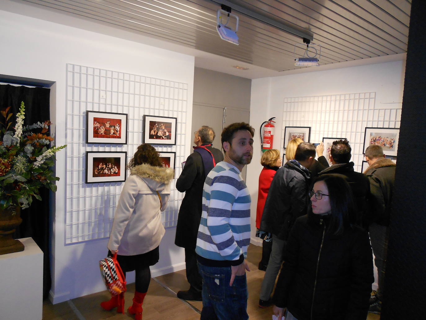 El centro cultural Eloy Arribas ha acogido este fin de semana la presentación del calendario erótico en el que vecinos de Pedrajas de San Esteban posan con fines benéficos, con el objetivo de recaudar fondos para causas solidarias. El pasado calendario (el de este año 2019) consiguió dinero para la Asociación Española para el Cáncer. La recaudación por la venta de la edición del próximo año se destinará a la Asociación de Familiares de Enfermos de Alzhéimer y otras demencias de la comarca de Íscar