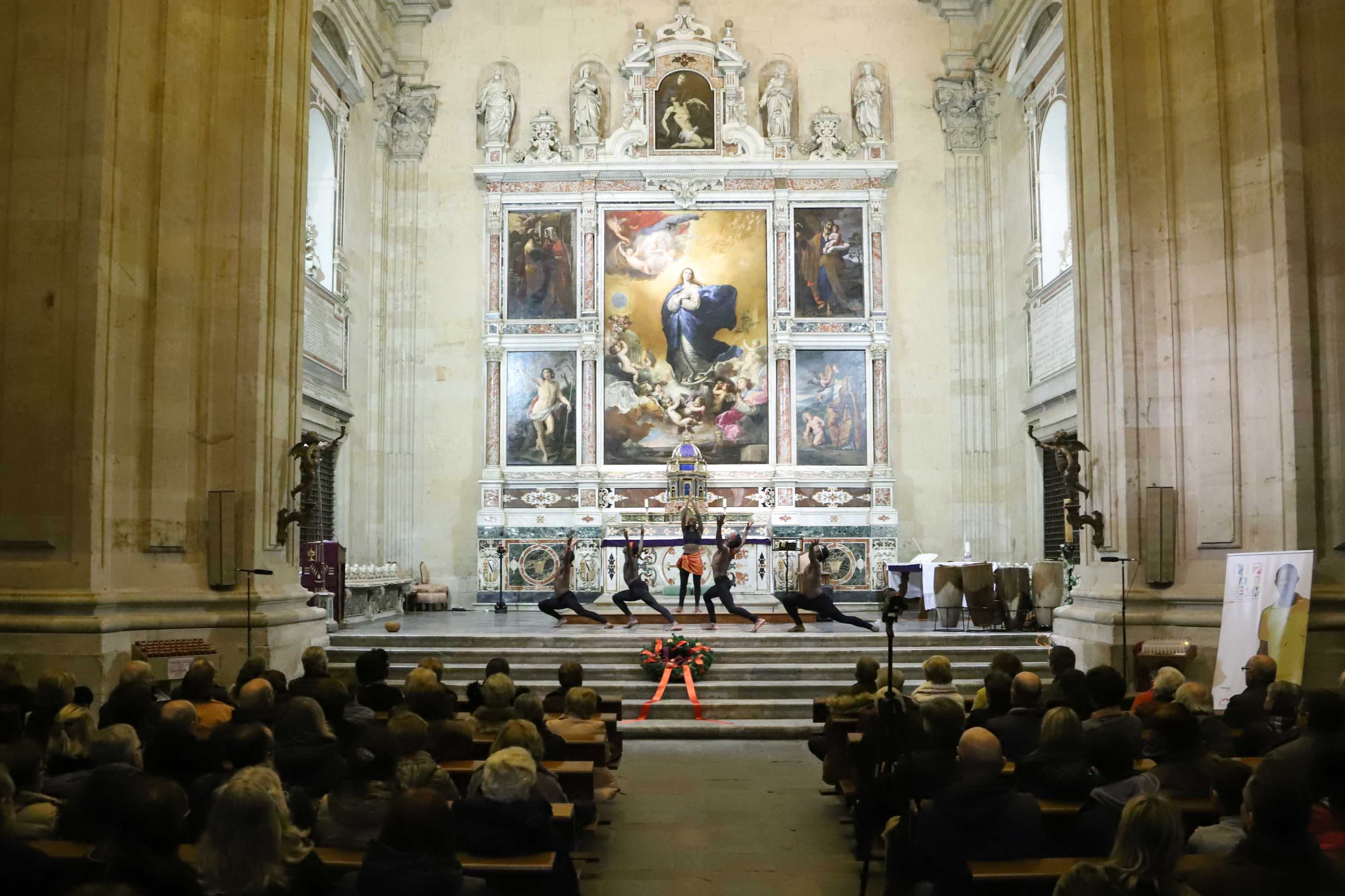 Espectáculo solidario de música y danza en la iglesia de la Purísima en Salamanca interpretado por los Uganda Sticks y los Tambores de Ruanda en apoyo de los huérfanos de Uganda