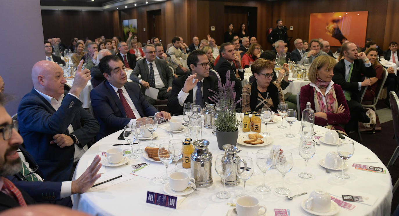 Fotos: Foro Económico con Iñigo Sáenz de Urturi