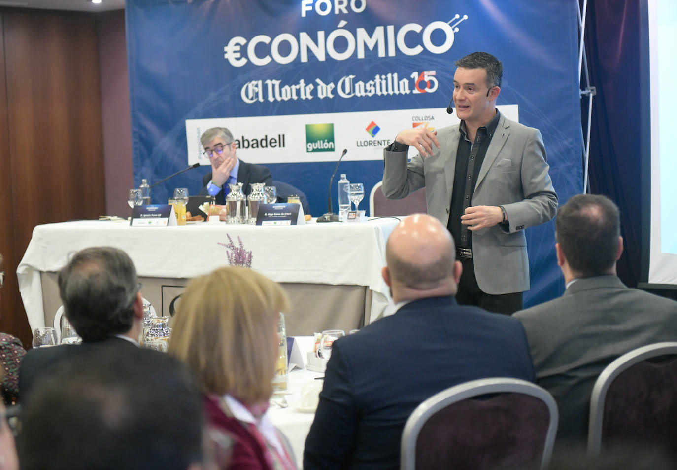 Fotos: Foro Económico con Iñigo Sáenz de Urturi