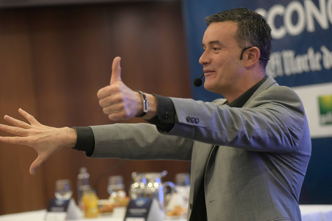 Fotos: Foro Económico con Iñigo Sáenz de Urturi