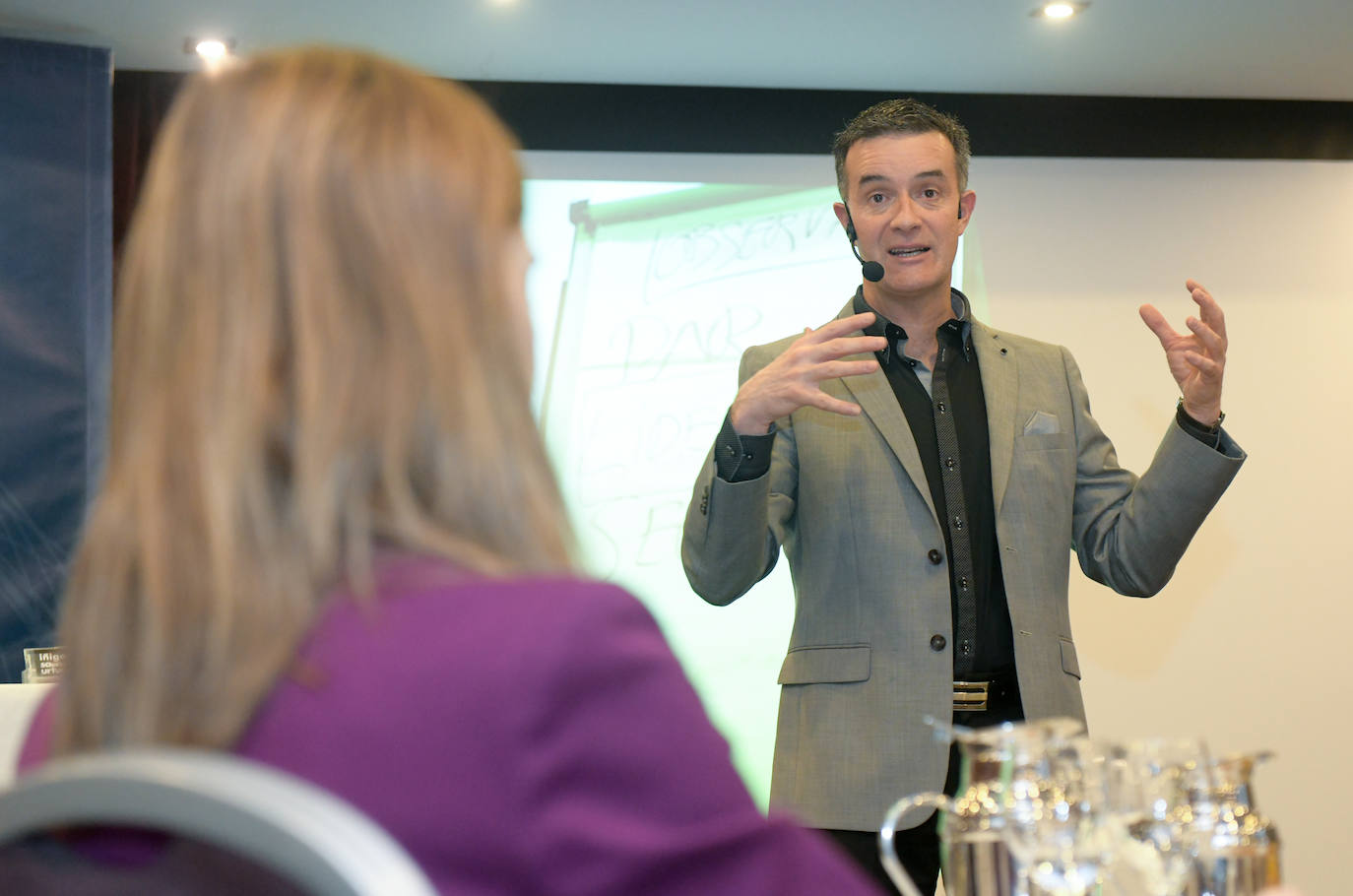 Fotos: Foro Económico con Iñigo Sáenz de Urturi