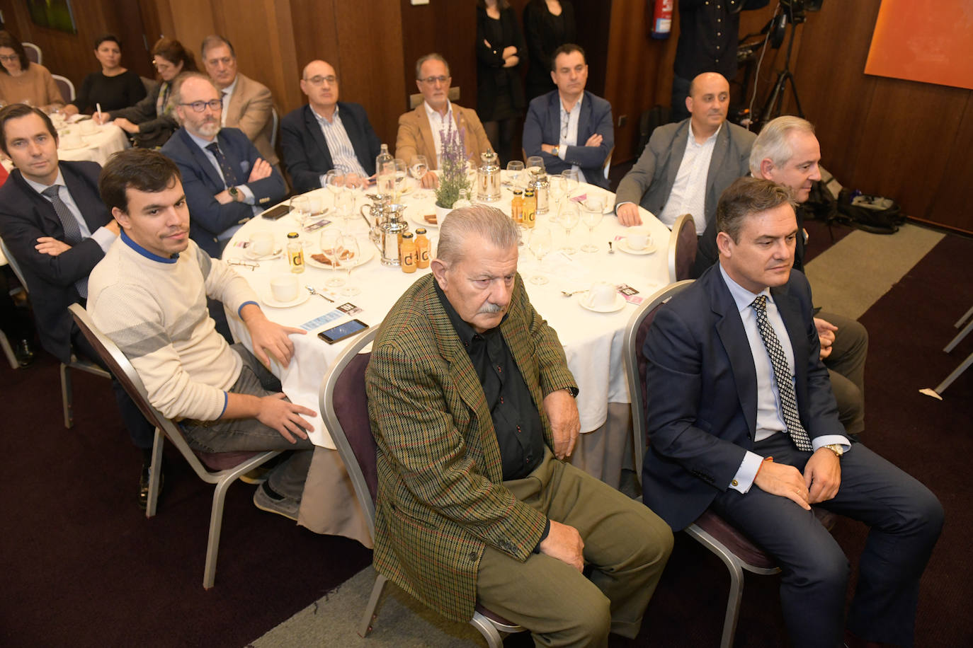 Fotos: Foro Económico con Iñigo Sáenz de Urturi