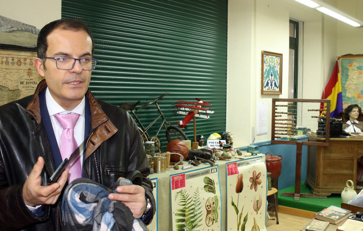 Exposicion 90 años de Escuela Pública en el Diego de Colmenares 