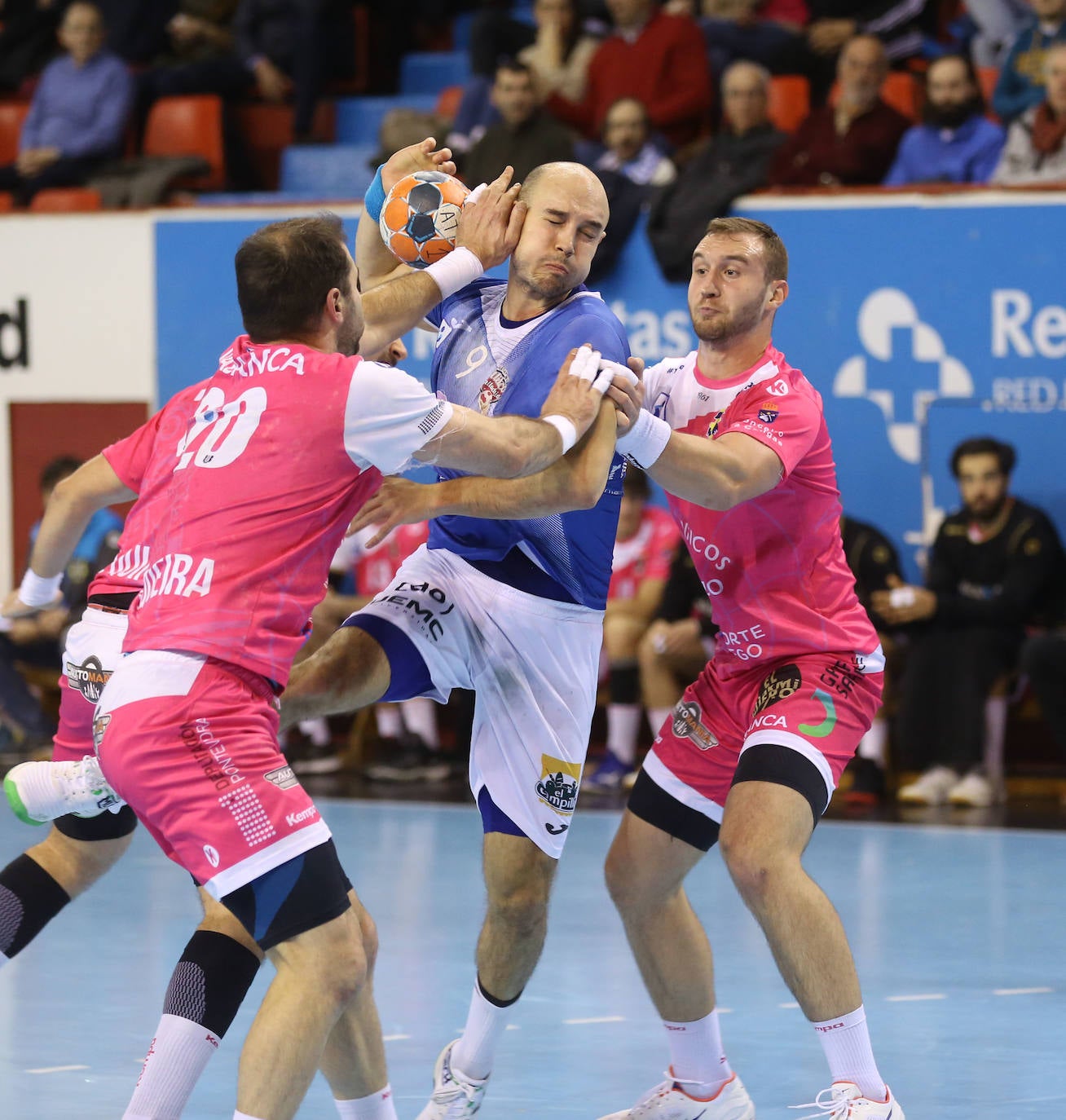 El Recoletas ha vencido al Cangas en el polideportivo Pisuerga en partido muy trabado. 