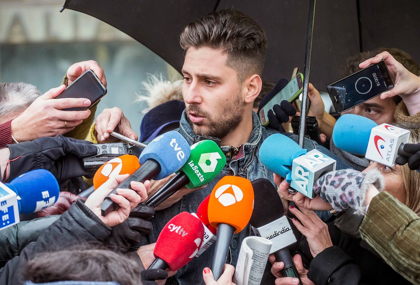 Víctor Rodríguez 'Viti': «Esto pasa hace quince años y estaría en mi casa jugando al parchís»