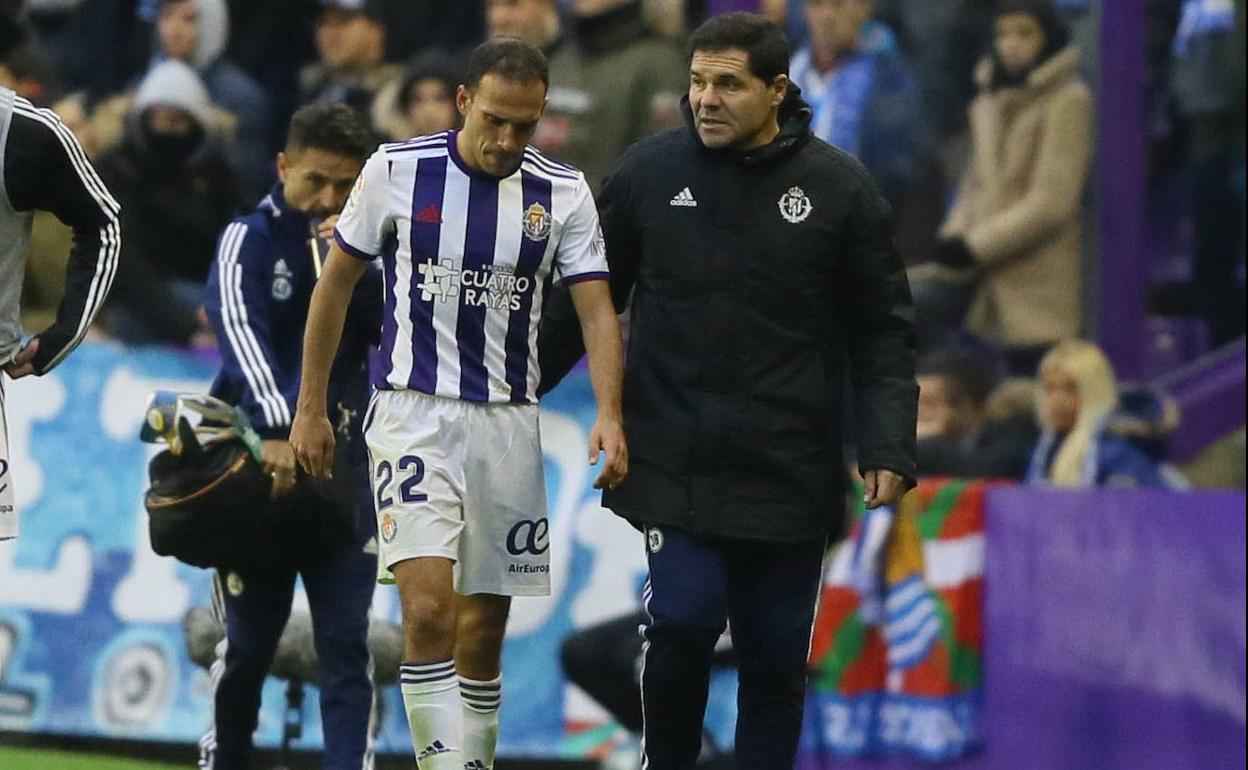 Nacho se retira lesionado del partido ante la Real Sociedad de la semana pasada.