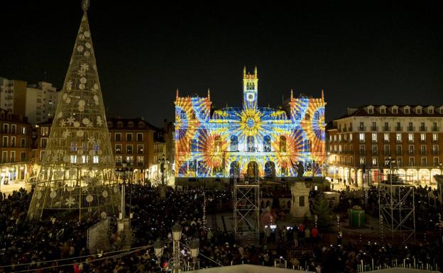 Iluminación navideña en la Plaza Mayor. 